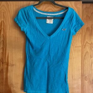 Hollister size small tee